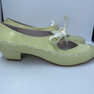 NWOT Minna Parikka Yellow Lolita Flats. Size 9